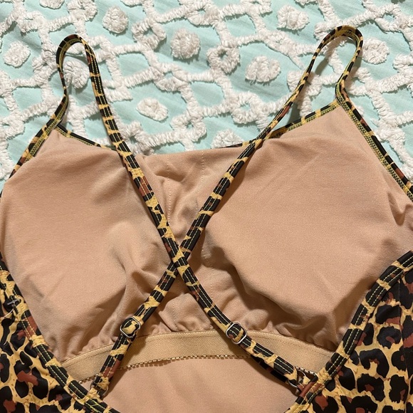 KORTNI JEAN One-Piece Sporty “Classic Cheetah” Sz M - NWT - Picture 3 of 9